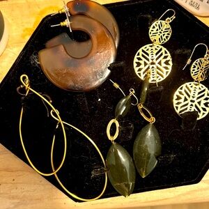 4 pair beautiful earrings .